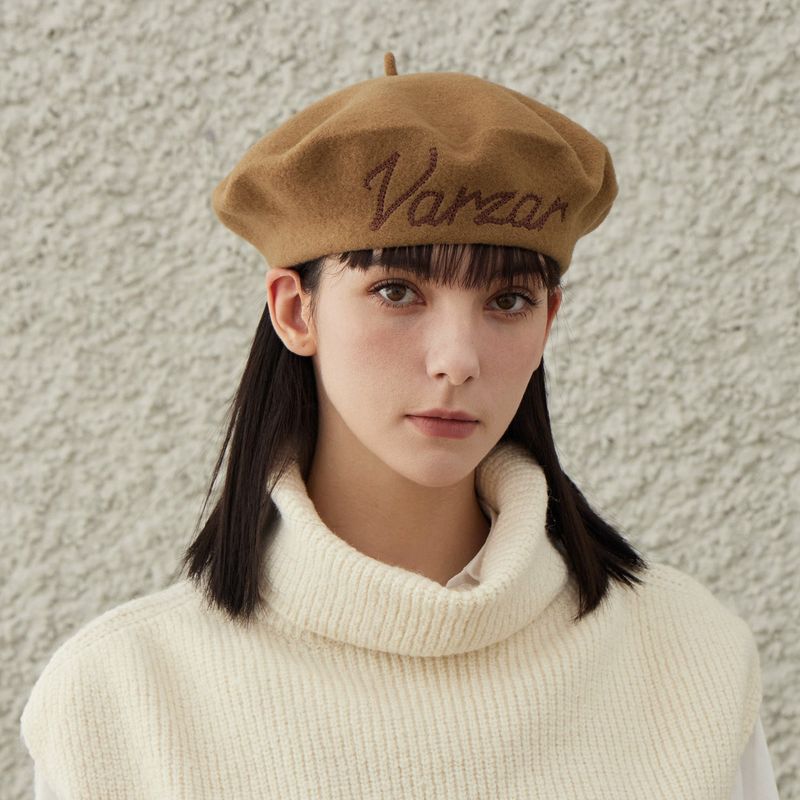 VARZAR Cursive Logo Wool Beret / Camel