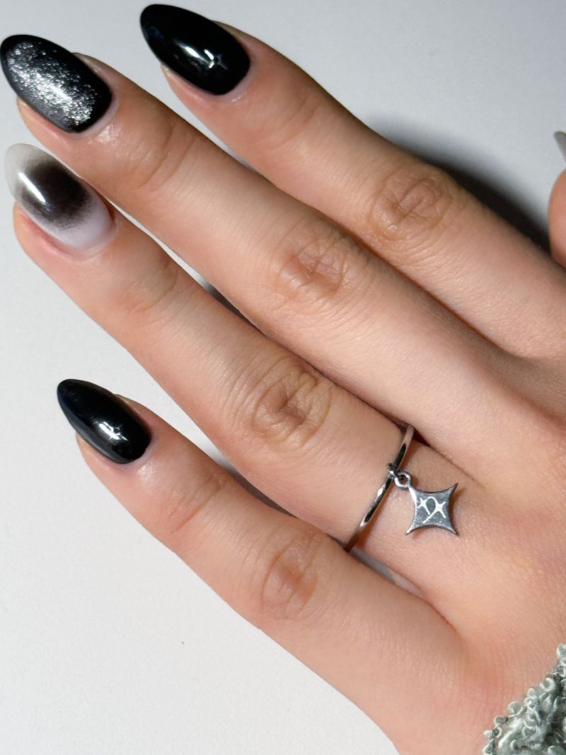 Star dangle Ring