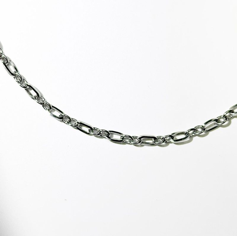 Simple thin two shape chain