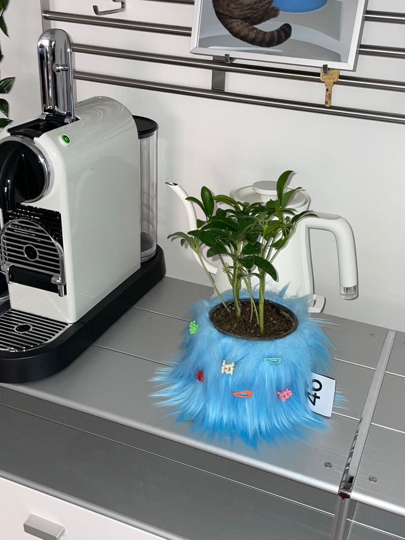 FURRY POT COVER (WHITE) + FURRY PIN SET