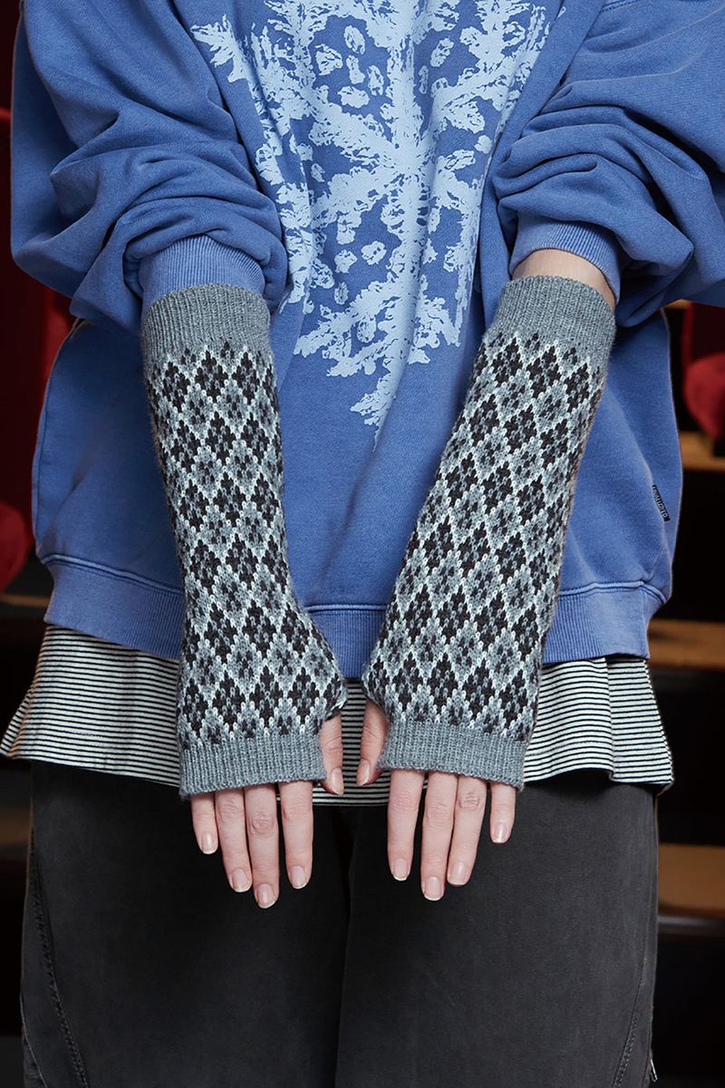 UNALLOYED（アナロイド）の「ARGYLE CHECK HANDWARMER / GREY（Fashion Accessories）」
