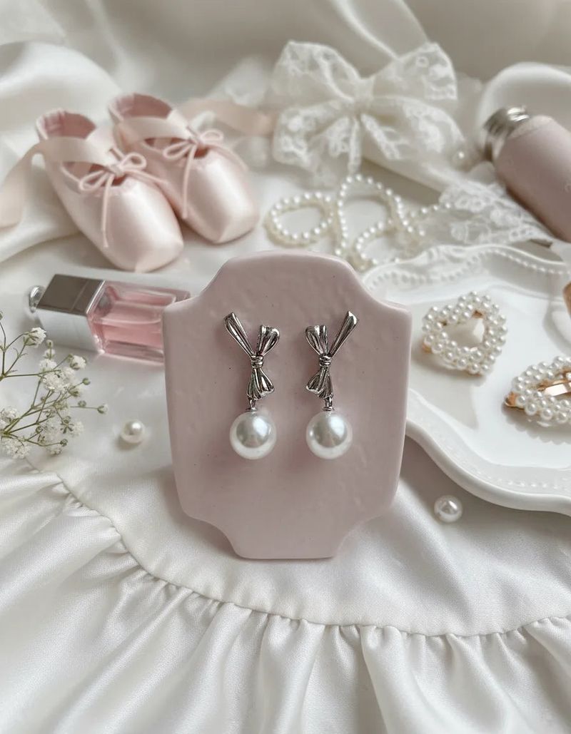 [Red Velvet Seulgi, KISS OF LIFE Belle Piercing] Dalia Ribbon and Pearl Piercing - Silver Color