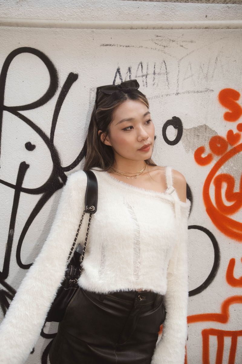 Single shoulder Mo Mo Sweater