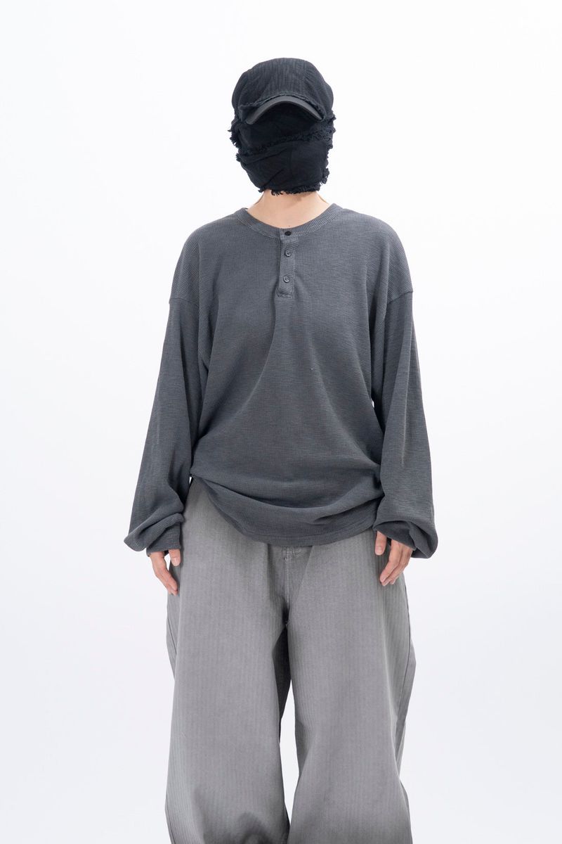 OAN（オアン）の「Luo Pigment Henley Neck Long Sleeve T-Shirt（Tops）」