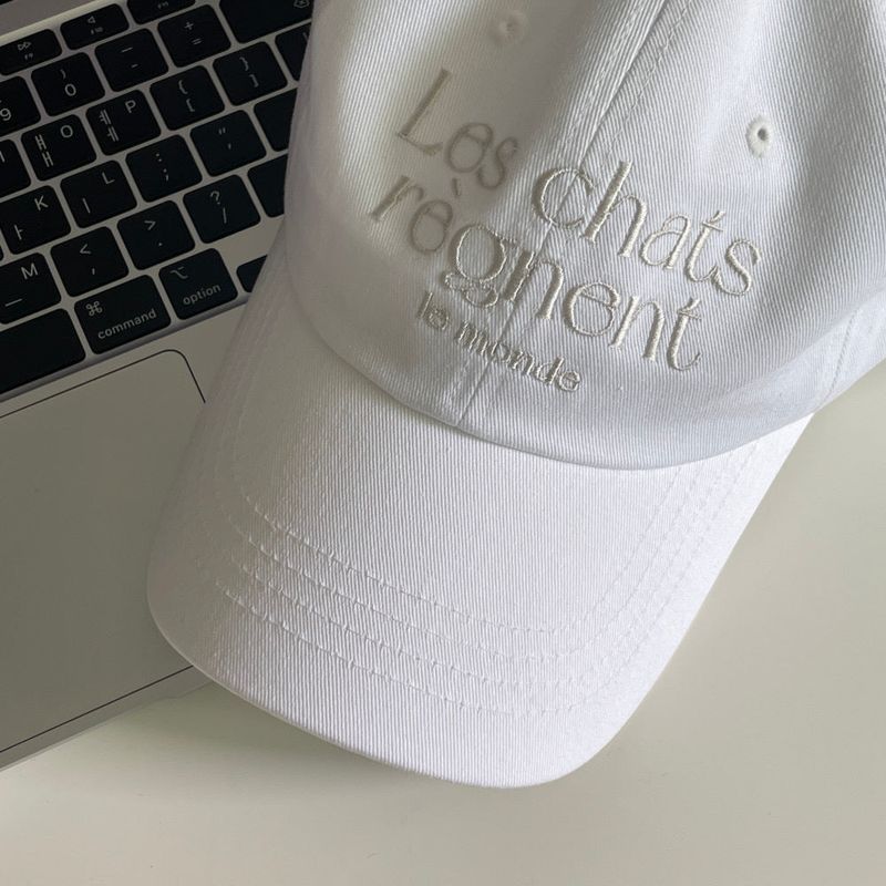Hadde Studio（ハッデスタジオ）の「LES CHATS BALL CAP OFF WHITE（Hats）」