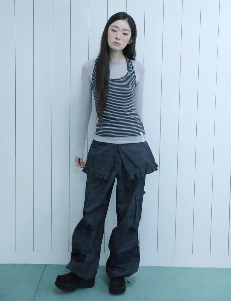 UGLYSHADOW（アグリーシャドウ）の「RUFFLE CHECKERED SKIRT CARGO PANTS(BLACK)（Pants）」