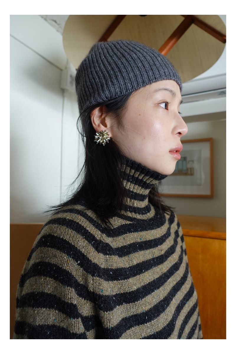 champagne sticker earrings
