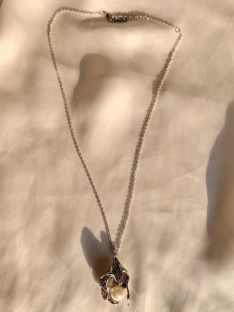 Sienna Pearl Shell Necklace