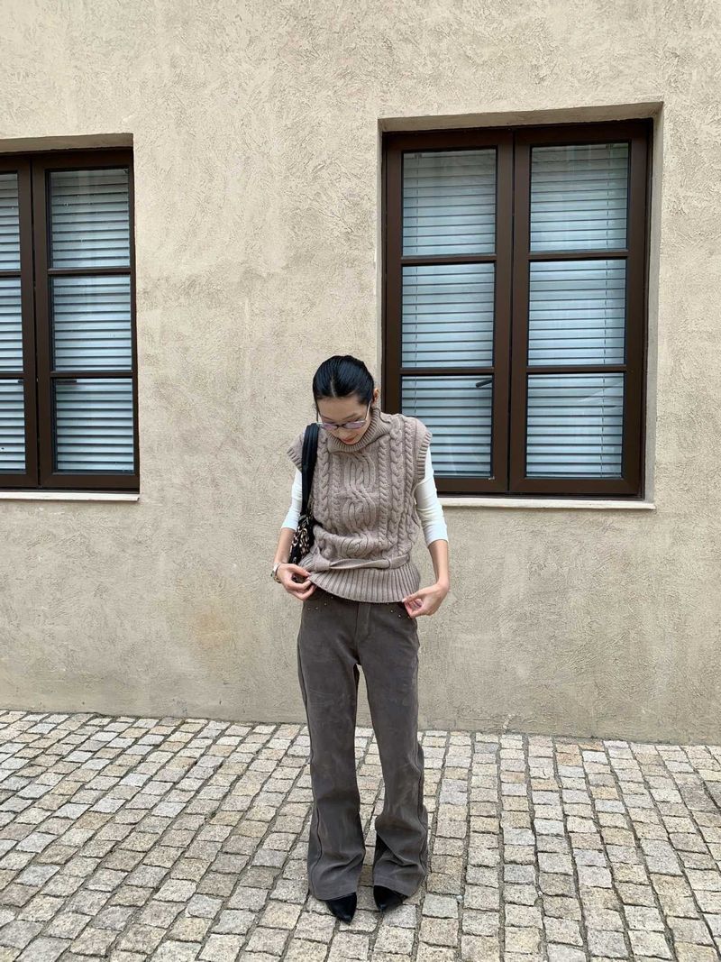 turtleneck twisted strap sleeveless knitwear
