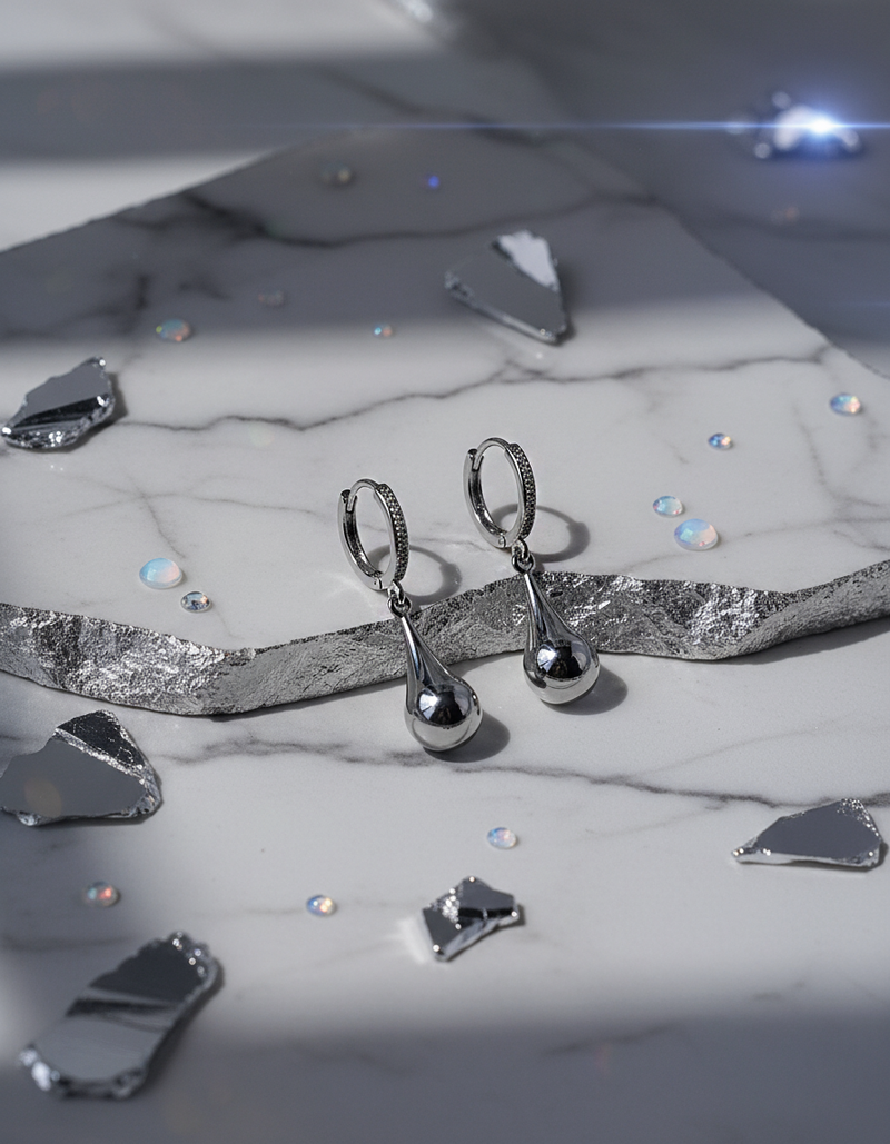 [ITZY Yuna Piercing] メタリックウォータードロップハギーズピアス