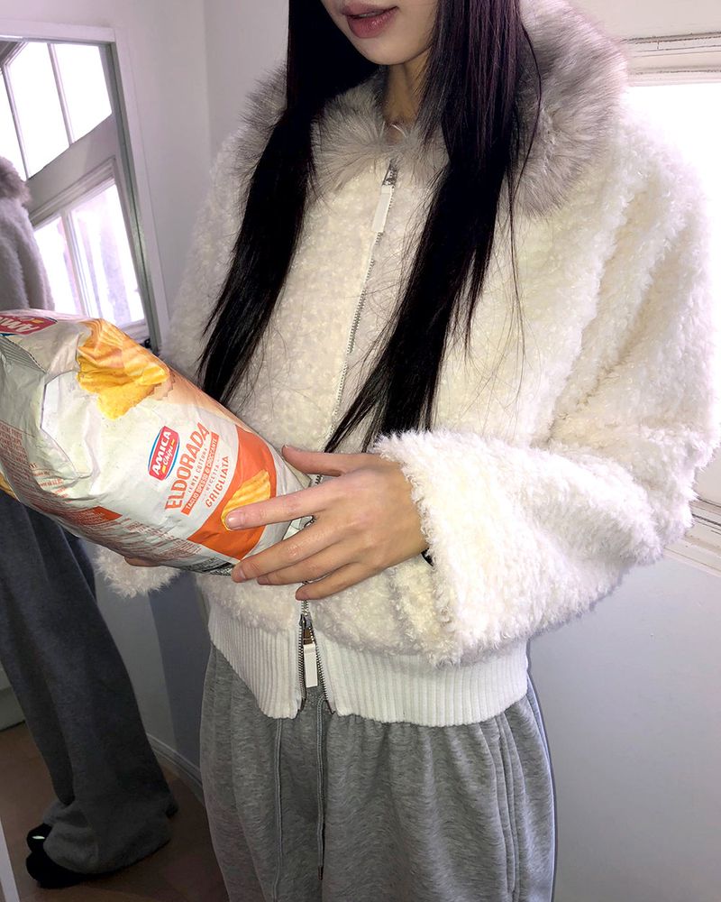 WONDER WONDER(ワンダーワンダー)の「Nuha Faux-Fur Collar Quilted Short Zip-Up Jacket(Jackets/Outerwear)」