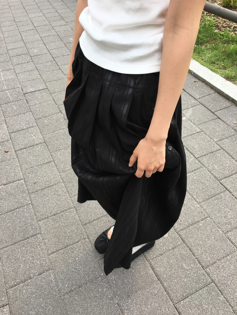 Aki Button Pleated Skirt (1color)