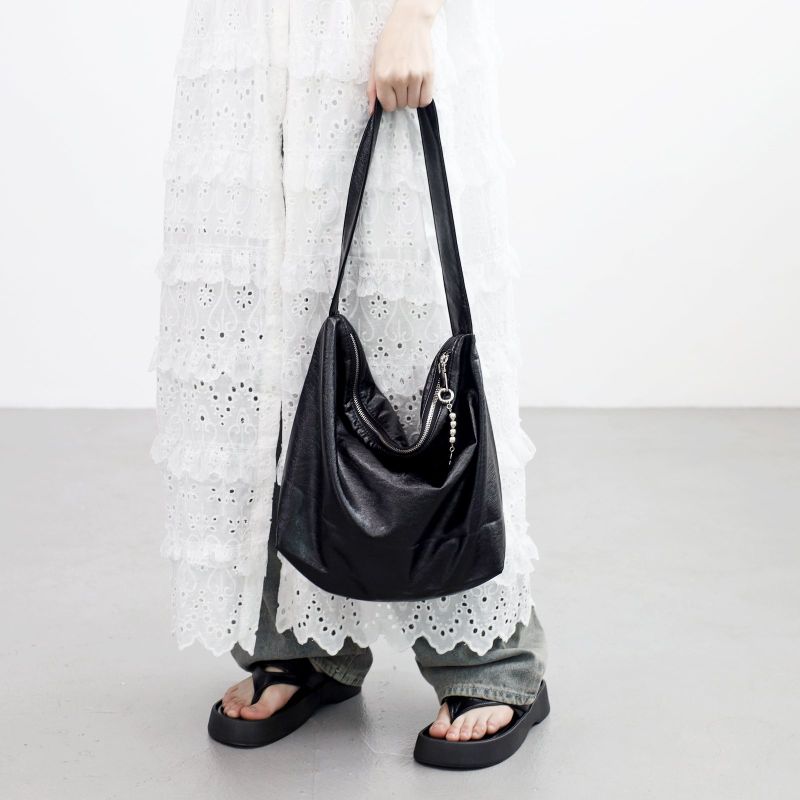 Flan Glossy Leather Hobabag