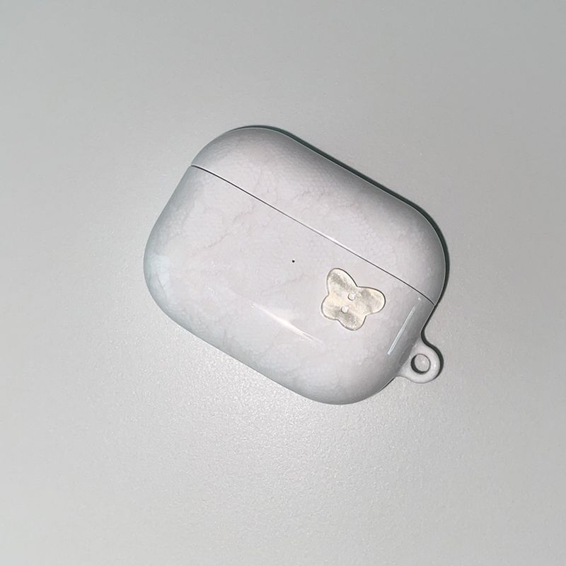 [MADE] BUTTERFLY BUTTON LACE AIRPODS CASE (glossy hard)