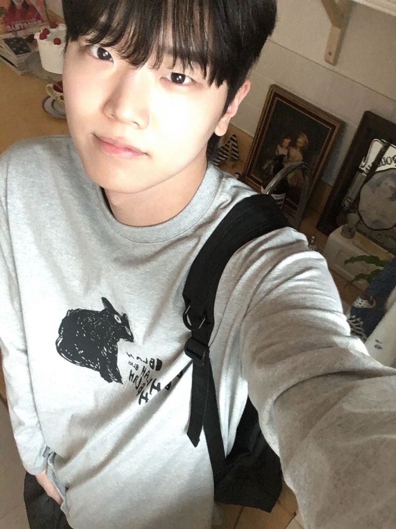 WHAT A LOOK（ワット ア ルック）の「쿠로 네코 긴팔 T（Tops）」