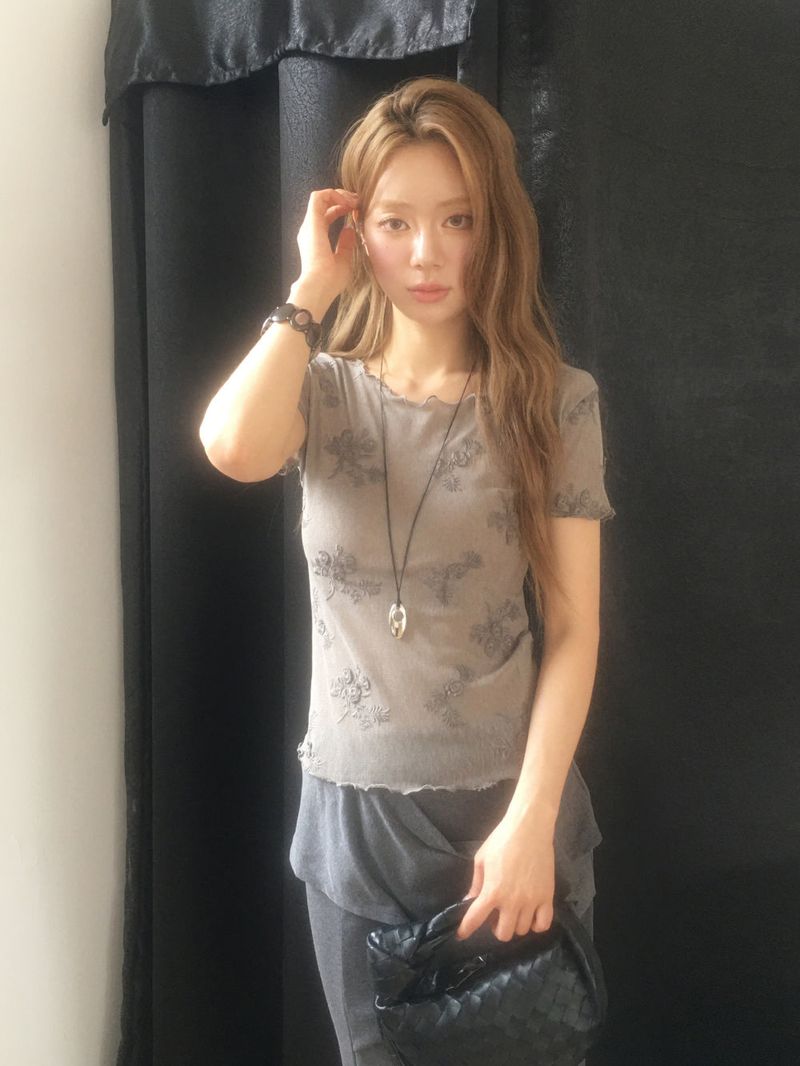 nobiyaka（ノビヤカ）の「On flower top（Tops）」