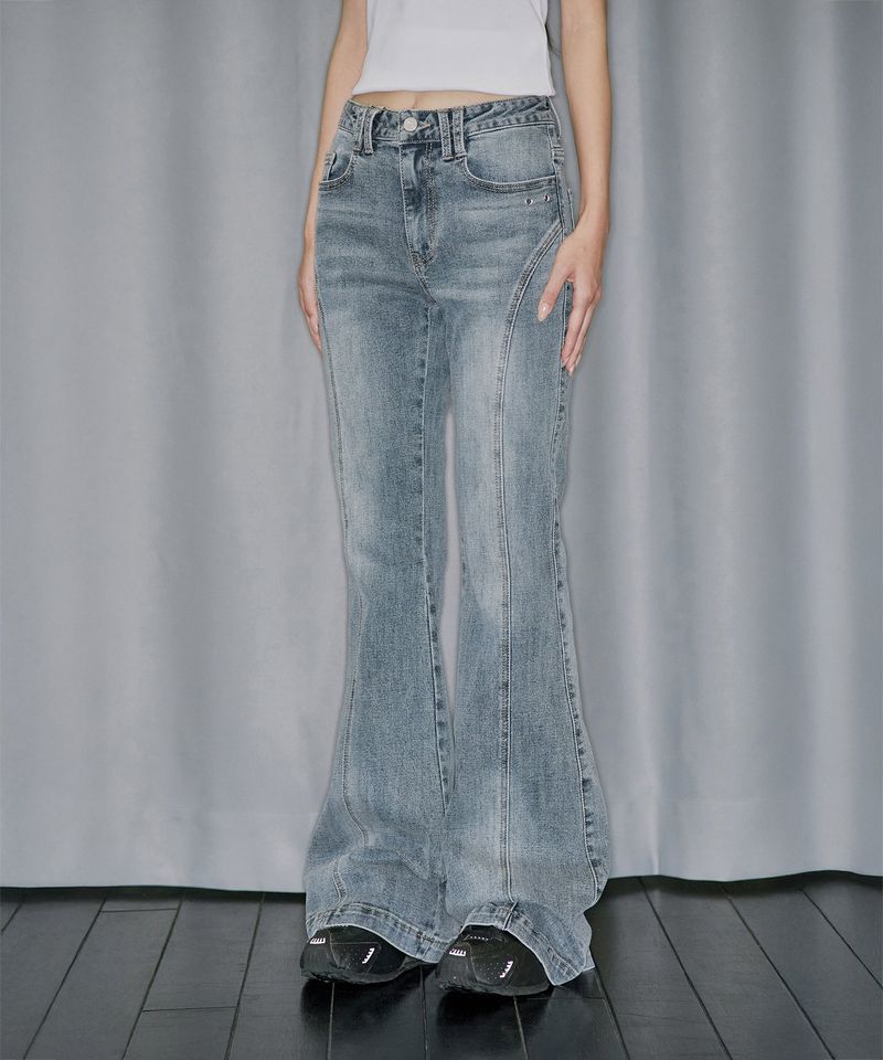 ODDSTUDIO（オッドスタジオ）の「カーブカットブーツカットデニムパンツ - ブルー（パンツ）」