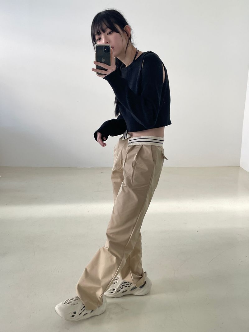 Waist point two tuck slacks