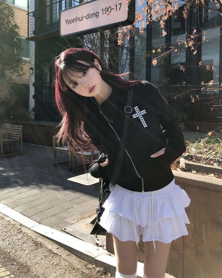 ULAN（ユレン）の「テイクロススタッズアンバランスジップアップ（トップス）」
