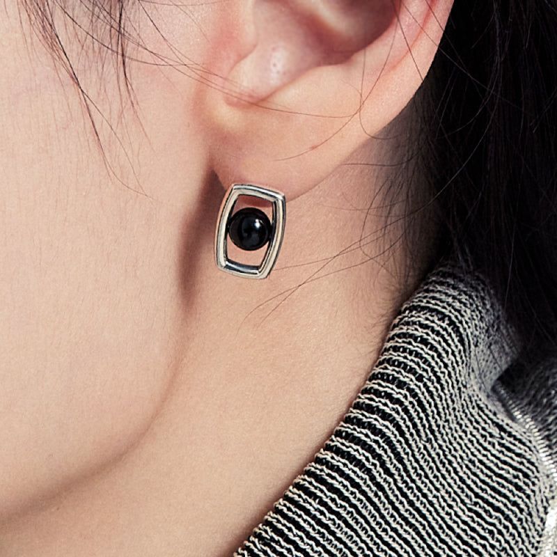 BONAFIDE JEWELRY(ボナファイドジュエリー)の「Rectangle UFO Onyx Earrings (Silver)(Accessories)」