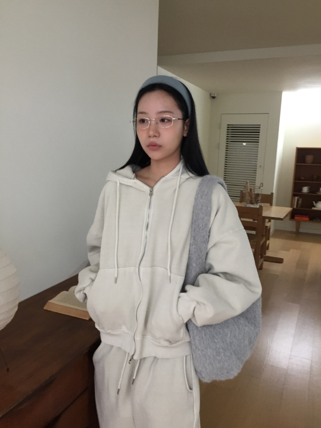 howu（ハウユ）の「アルギモピグスウェットフードジップアップ（3c）（Tops）」