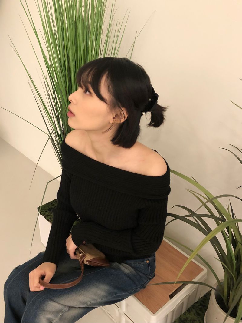 Drape feminine shoulder golgi knit