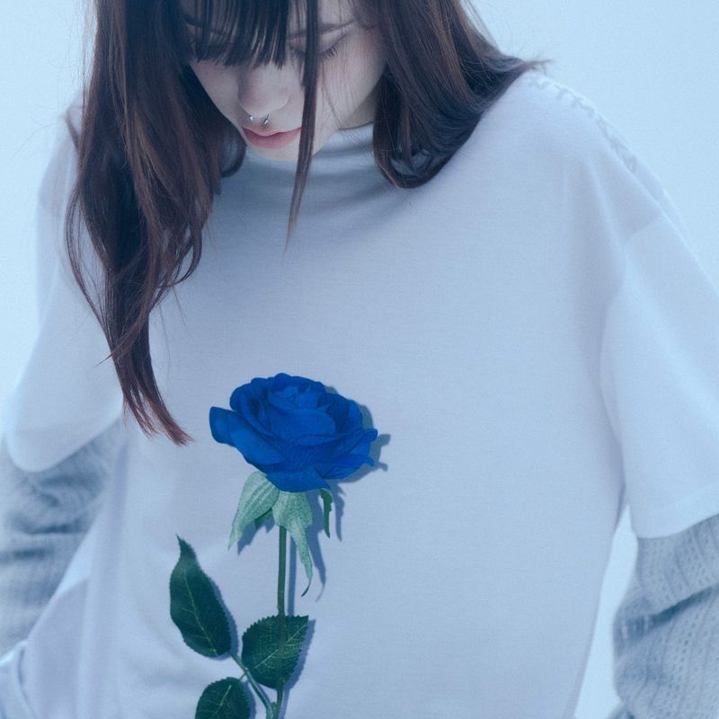 0 6 blue rose layered t-shirt