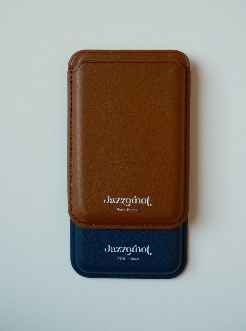 Bleu Minuit Case & Brown Wallet Magsafe Set.
