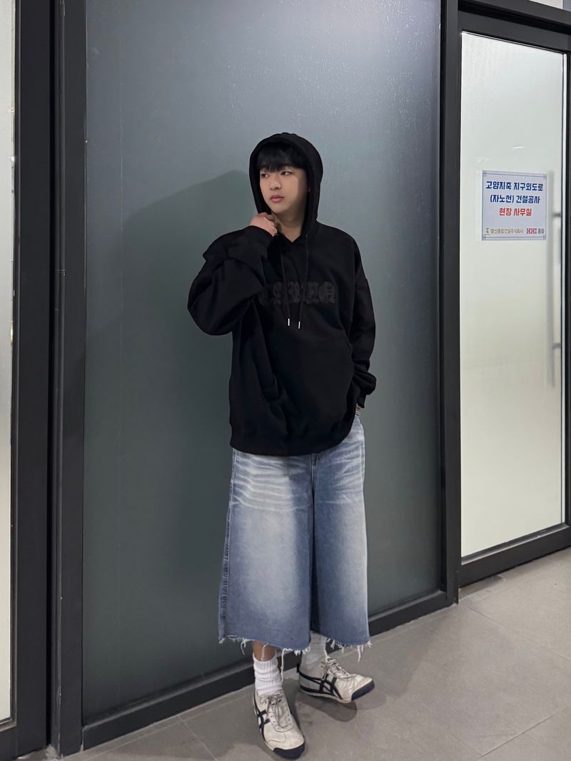 vertical embo half pants
