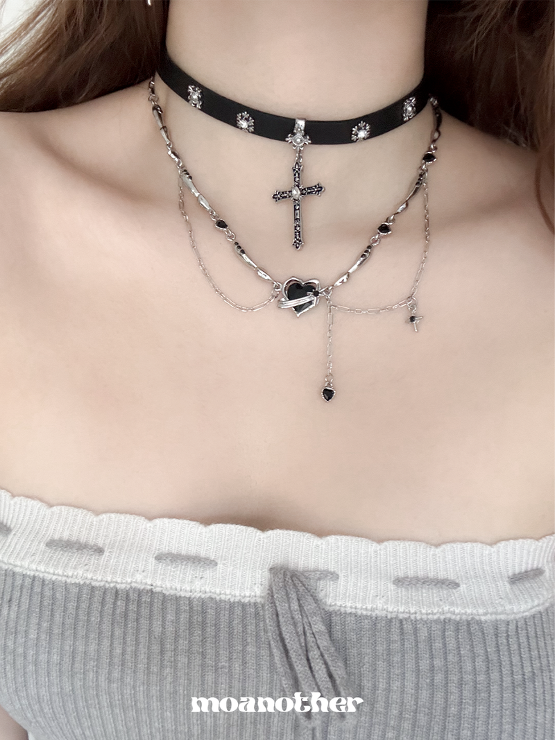 [Babymonster Ahyeon Pick!] Black Drop Heart Necklace