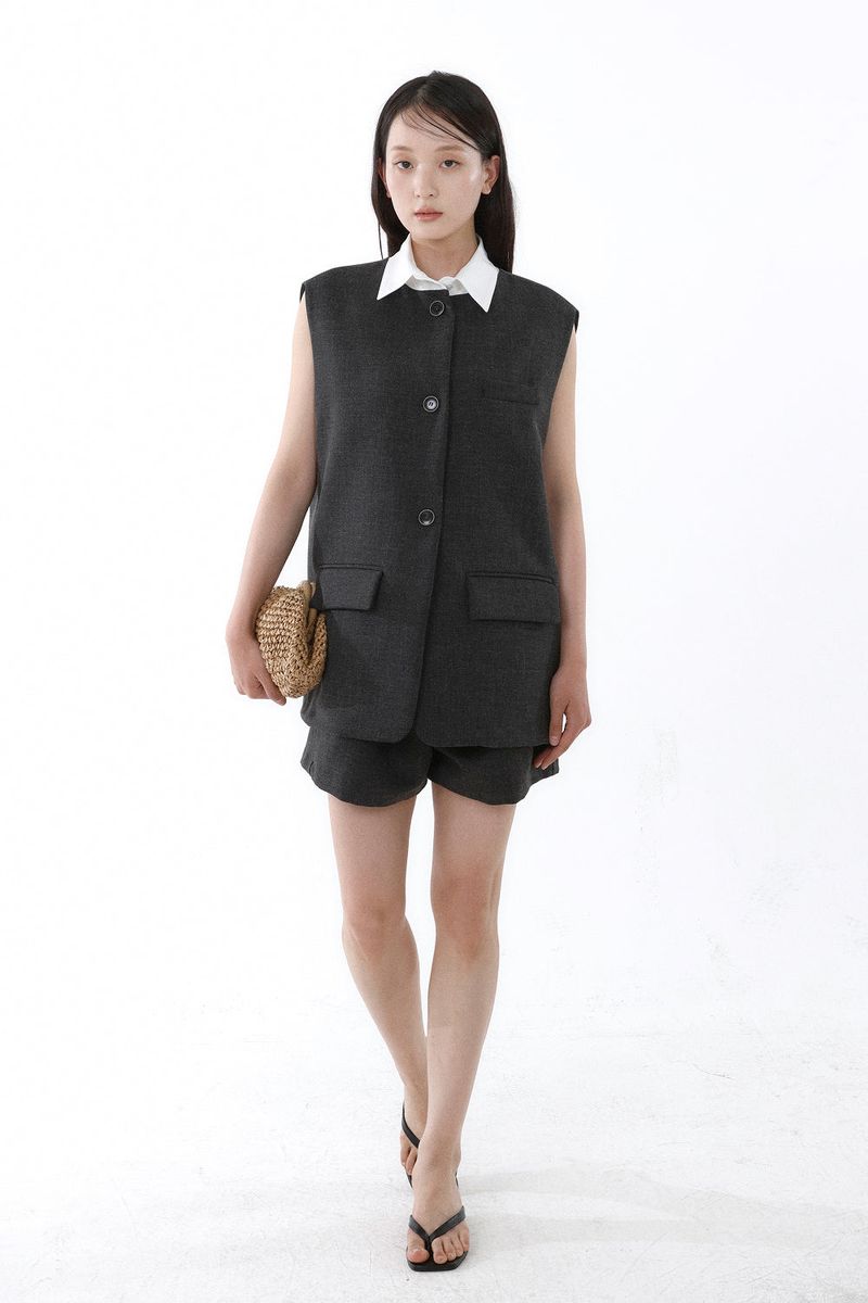 [SET-UP] COLLARED SLEEVELESS JACKET, FRONT BELT SHORTS SET_CHARCOAL