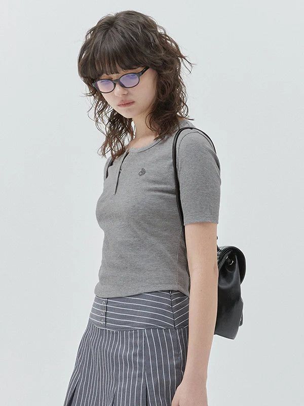 KIRSH（キルシー）の「KIRSH PLAIN SLIM FIT HENLEY NECK T-SHIRT - GRAY  （Tops）」