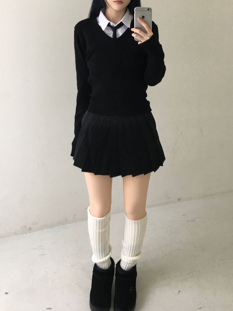 Basic V-neck knitwear (4 colors)