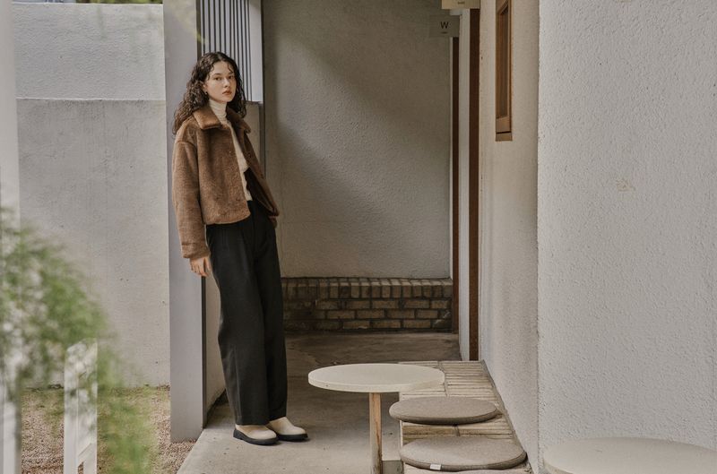 FAKE FUR SHORT COAT_BROWN
