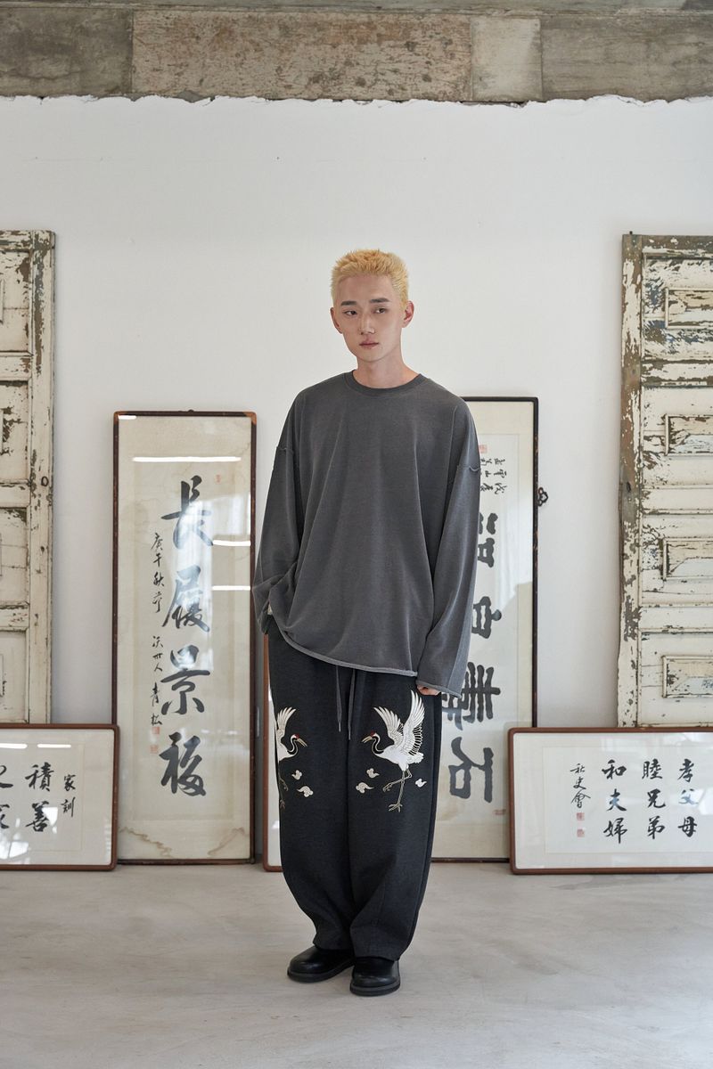 ヴィンテージ P. ダイイングカットアウトボックスTシャツ (Charcoal)