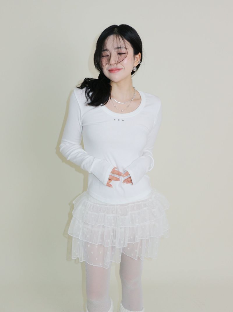open stud U-neck round long-sleeved T-shirt