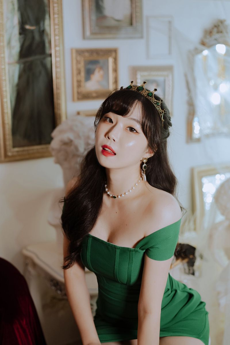 Emerald Square Pearl Choker Necklace