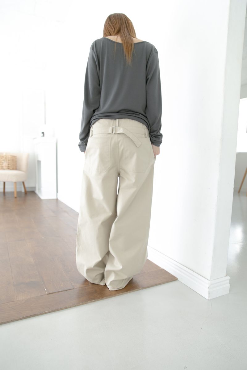 back buckle beige pants