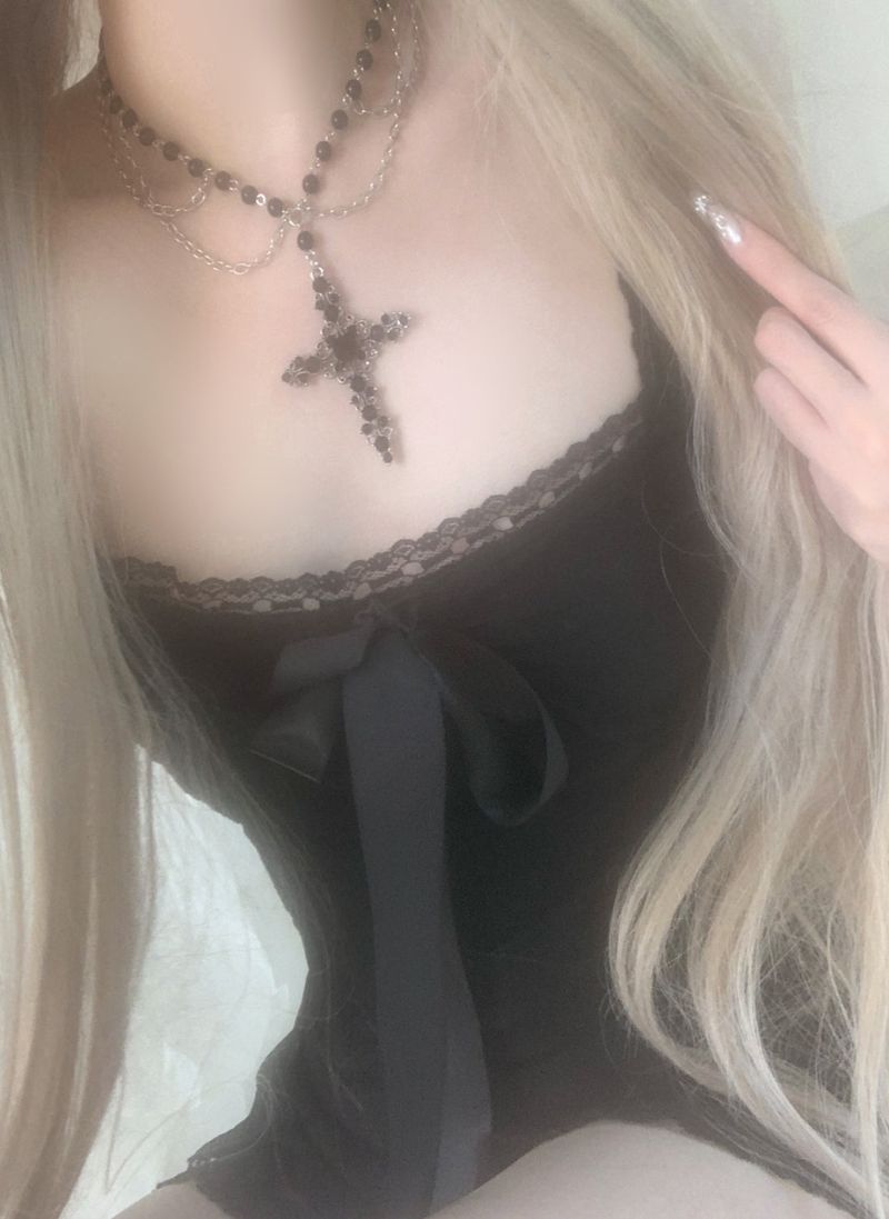 suzen（スゼン）の「Benian Two-Chain Vintage Black Cross Necklace（Accessories）」