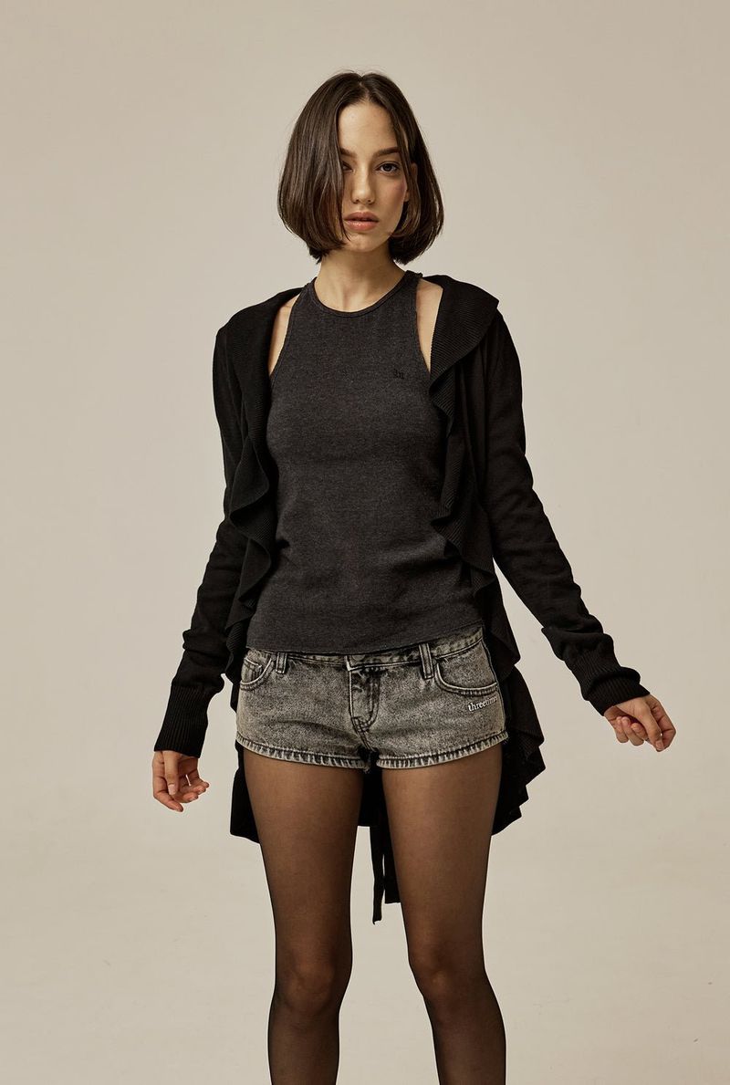 threetimes（スリータイムズ）の「Maple ruffle cardigan（Tops）」