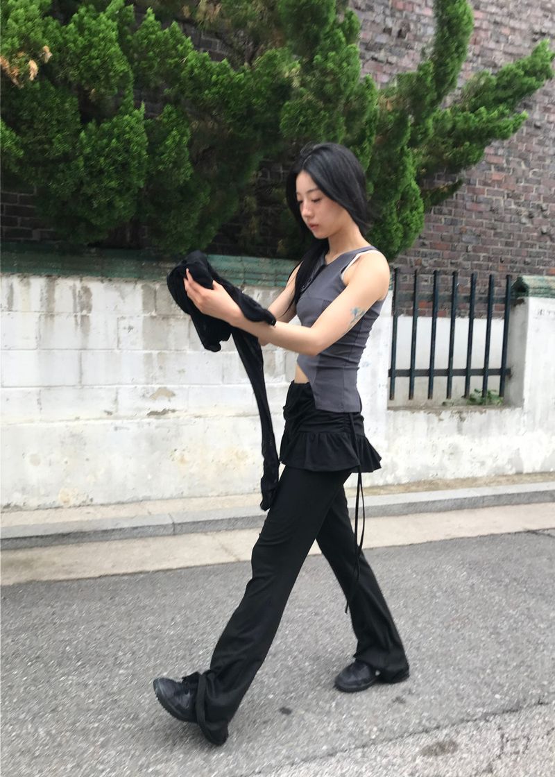 RUFFLE ON PANTS