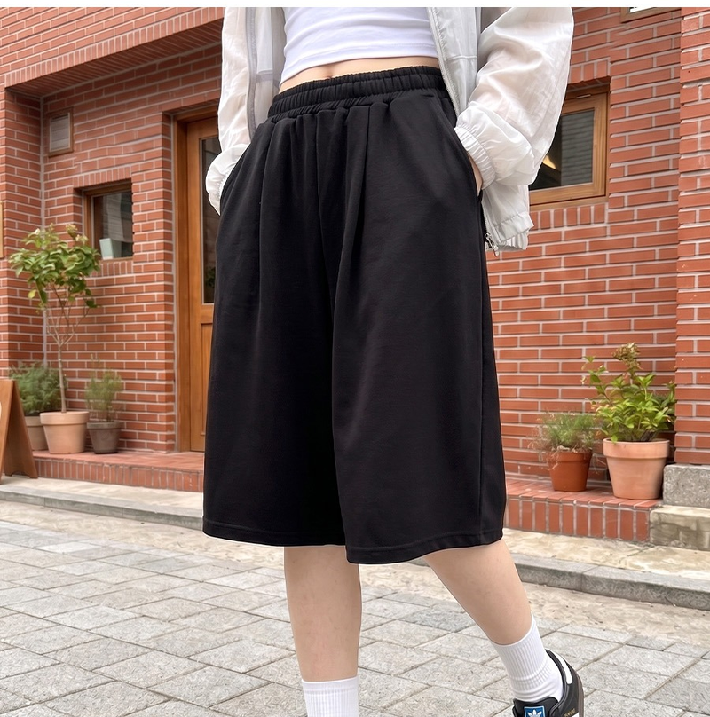 Balloon Curved Side Tuck Bermuda Pants Black