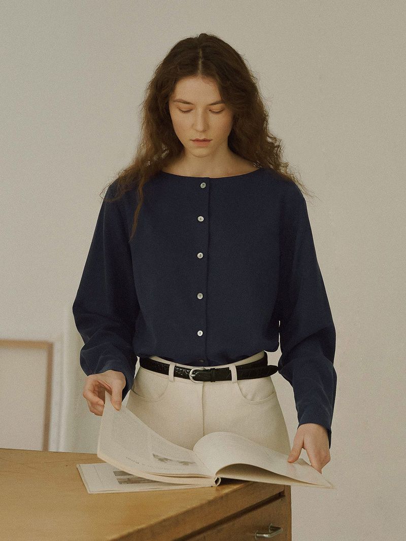 URAGO（ユラゴ）の「Boatneck plain blouse（Tops）」