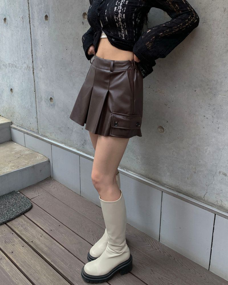 kyoive(コイブ)の「Leather cargo skirt pants(Skirts)」