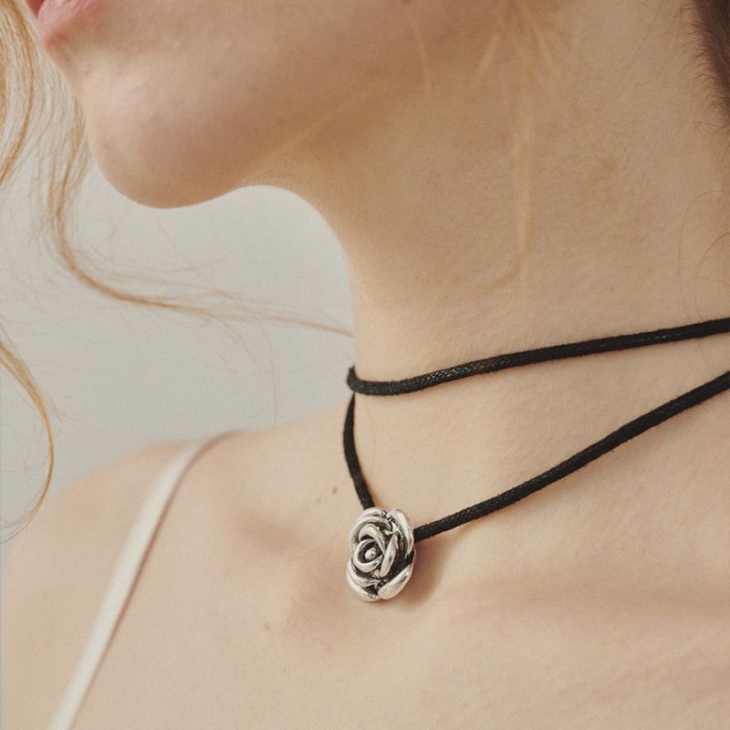 Melly&Rose（メリーアンドローズ）の「シグネチャーローズチョーカー（アクセサリー）」