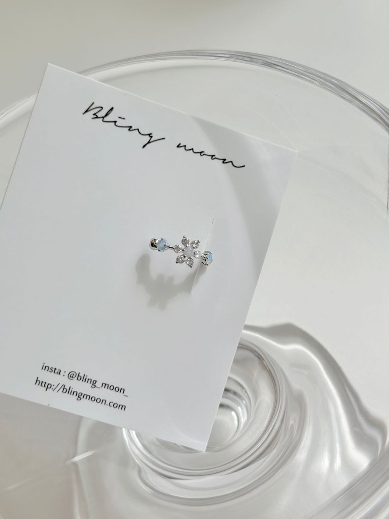 Cubic Flower Ear Cuff / 2 Colors / Bracelet Simple Daily Point Spring