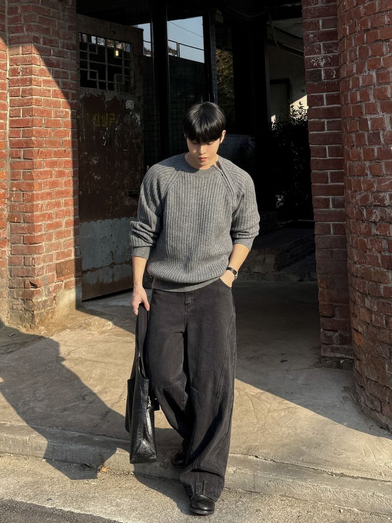Going diagonal zipper knitwear