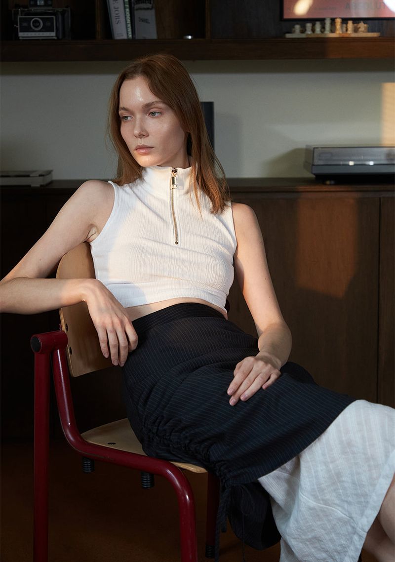 WHITE CROP KNIT ZIP UP SLEEVELESS