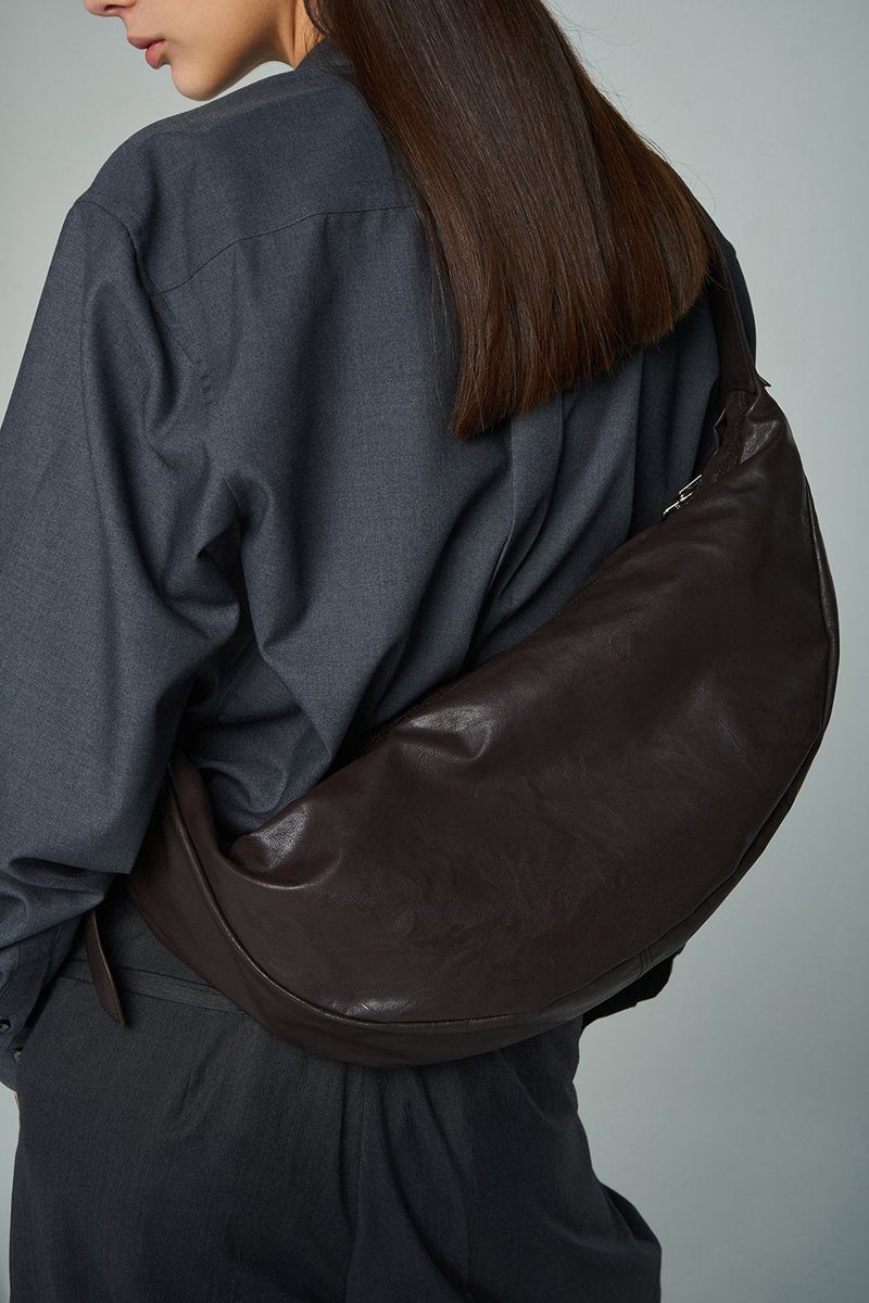 H-Buckle Banana Leather Bag (brown)