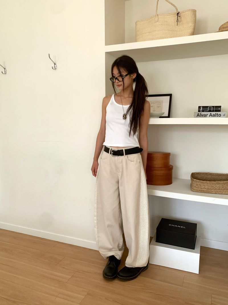 NEEDS SLEEVELESS (4C)